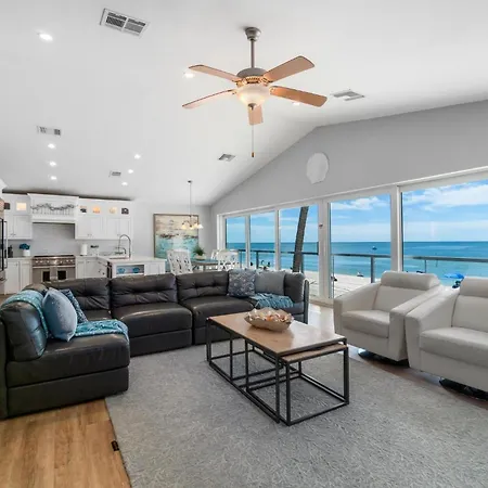Modern Direct Beachfront Paradise, 3 Bedroom, 2 And Half Bath